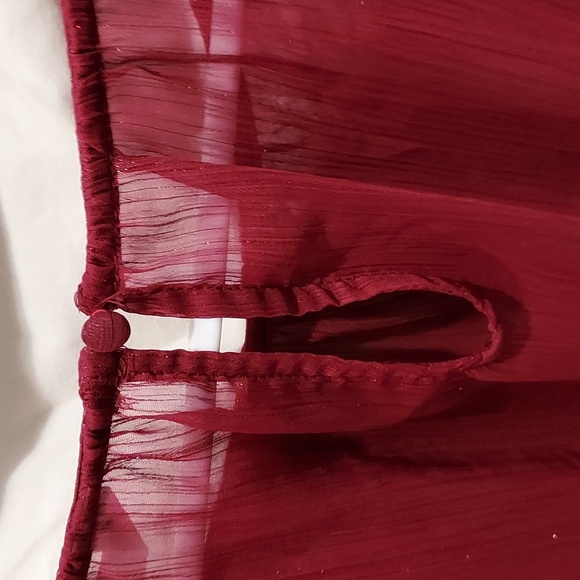 Lauren Conrad Sheer Maroon Red with Gold Thread Accents w/ Bell Sleeves Size 1X - Picture 5 of 7